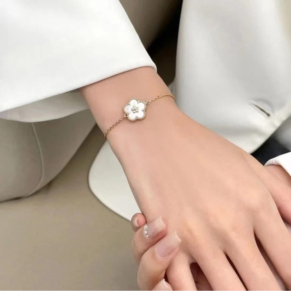 Van Cleef & Arpels 18K Rose Gold MOP Lucky Spring bracelet Plum Blossom - Picture 8 of 13